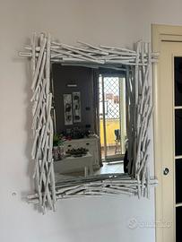 Specchio con rami in legno