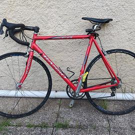 bici basso strada