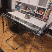 Tavolo in vetro e acciaio con sedie ikea