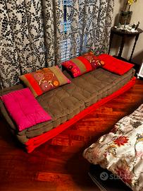 Divano futon maisons du monde con cuscini
