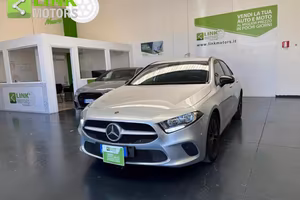 MERCEDES-BENZ A 180 d SEDAN PREMIUM