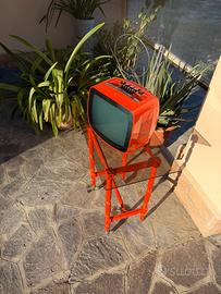 TV indesit compelmento da arredamento