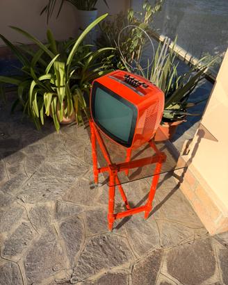 TV indesit compelmento da arredamento