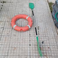 salvagente anulare e pagaia