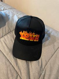 cappello del merch di sfera ebbasta