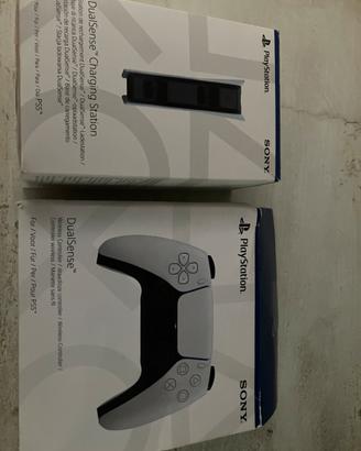 Controller ps5 e base di ricarica