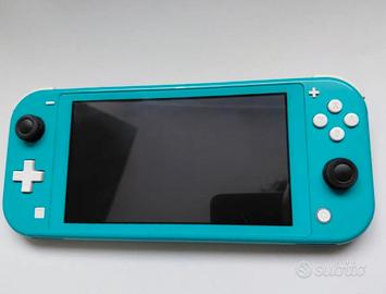 Nintendo Switch Lite con gioco Assassin's Creed 