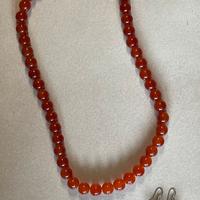 Collana con sfere rosse e orecchini pendenti nuovo