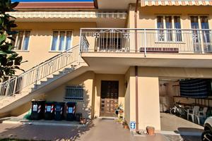 Rovigo s. bortolo, casa libera su 3 lati con ampio