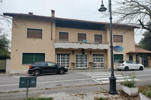 Locale Commerciale con annesso appartamento