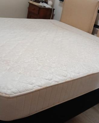 Letto matrimoniale e materasso