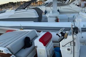 Noleggio gommone 8,5 m