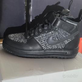 scarpe di vari modelli e misure 
