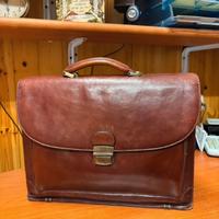 Borsa di pelle vera, Orna