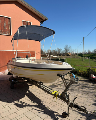 Barca Motore e carrello pronta all'uso