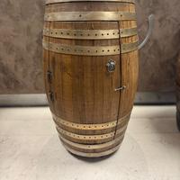 Botte piccola in legno con ripiani