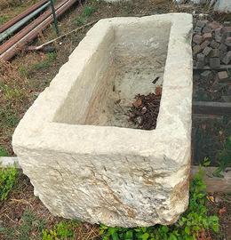 Antichissima vasca in tufo