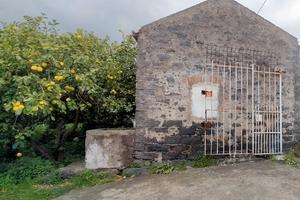 Acireale Pozzillo terreno con rustico