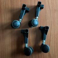 Set 4 pezzi ruote  con giunto per armadio