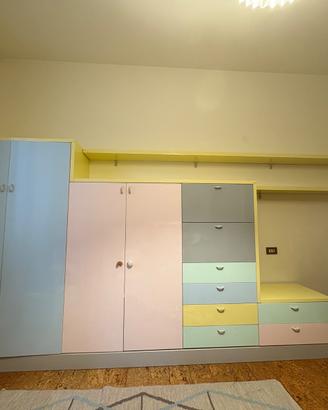 Armadio cameretta bambini colorato e capiente
