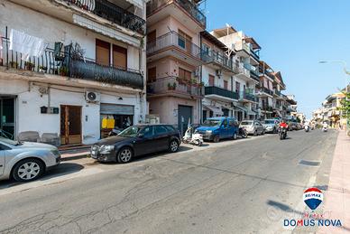 Bottega su strada a Giardini Naxos