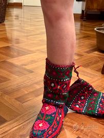 Calzettoni etnici da donna fatti a mano in lana