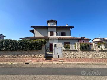 VILLA SINGOLA A VERCELLI
