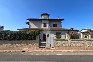 VILLA SINGOLA A VERCELLI