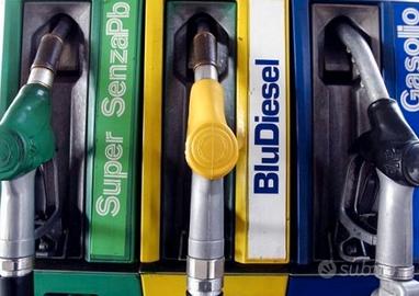 Distributore di carburanti già locato bianco