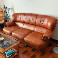 Divano in pelle e legno