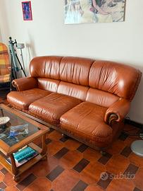 Divano in pelle e legno