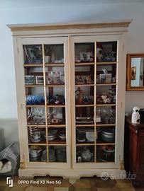 vetrina in legno artigianale 