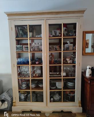 vetrina in legno artigianale 