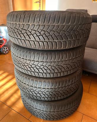 gomme 215/65/16.   98H