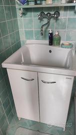 Mobile lavatoio con lavello in ceramica