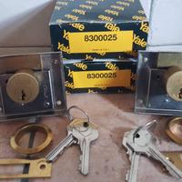 Serratura per cassetto