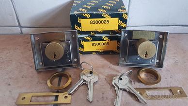 Serratura per cassetto