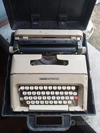 macchina da scrivere olivetti 
