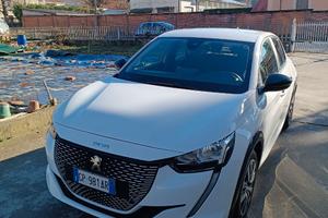 Peugeot e208
