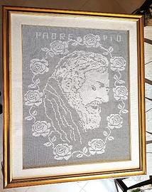 Quadro Padre Pio (ricamato uncinetto + cornice)