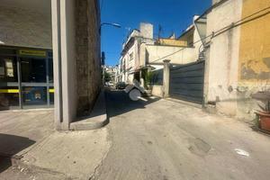 2 LOCALI A NAPOLI