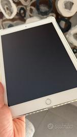 Ipad quinta generazione + cover gomma trasparente