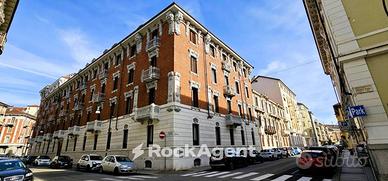 SPAZIOSO TRILOCALE IN STABILE D'EPOCA