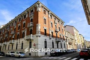 SPAZIOSO TRILOCALE IN STABILE D'EPOCA