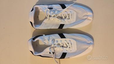 Paia di scarpe della NEWFEEL 