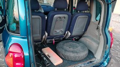 automobile FIAT MULTIPLA