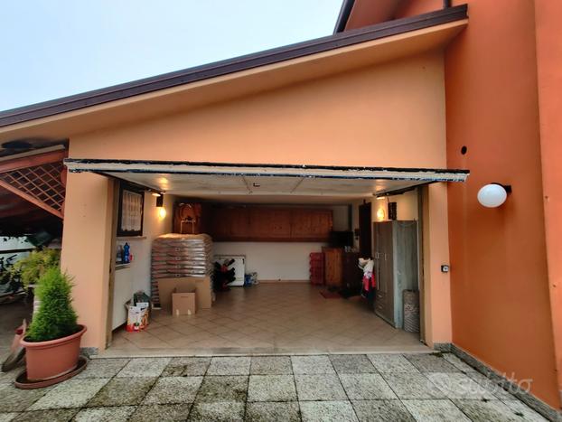 Porta basculante per garage