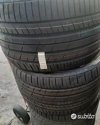 Coppia di pneumatici nuovi 255 35 20 toyo