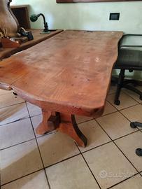 Scrivania in legno massiccio 