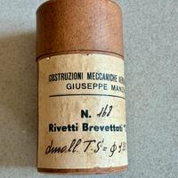 Antica Confezione di Rivetti brevettati Manzini.